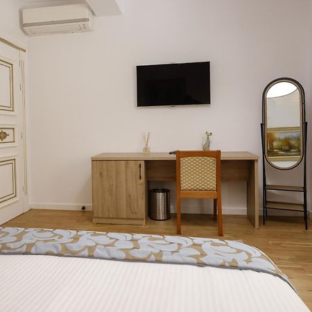 Vila Ferdinand Modern Rooms In Tirana'S Center Стая снимка
