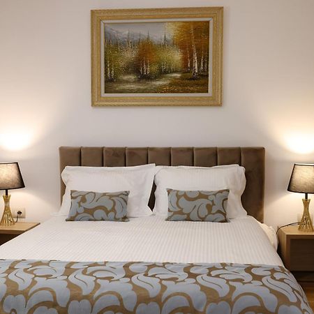 Vila Ferdinand Modern Rooms In Tirana'S Center Стая снимка
