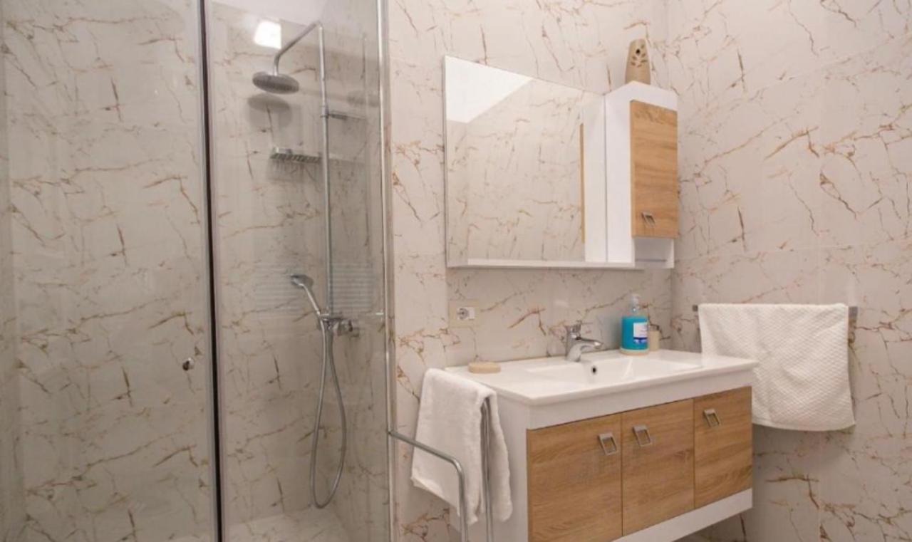 Vila Ferdinand Modern Rooms In Tirana'S Center Екстериор снимка
