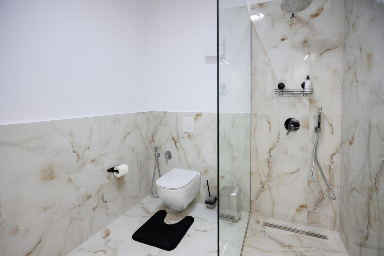 Vila Ferdinand Modern Rooms In Tirana'S Center Стая снимка