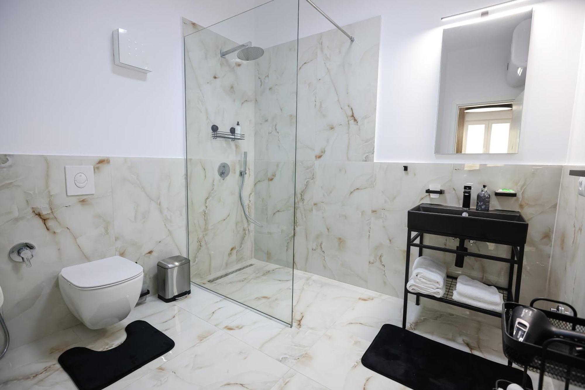 Vila Ferdinand Modern Rooms In Tirana'S Center Стая снимка
